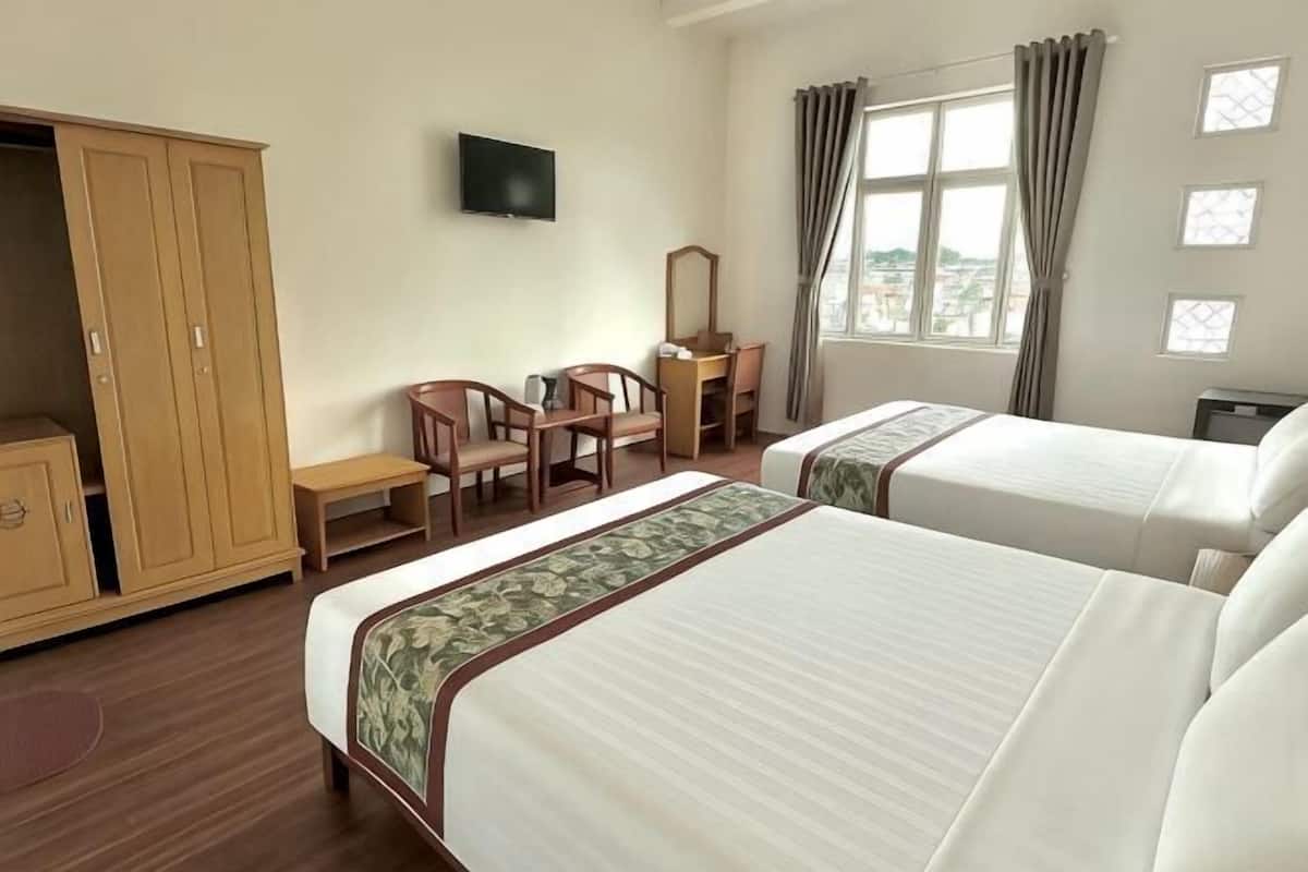 Blackout curtains, soundproofing, iron/ironing board, free WiFi