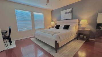 3 bedrooms, iron/ironing board, WiFi, bed sheets