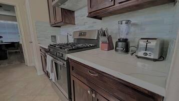 Microwave, oven, kompor, dan mesin pencuci piring