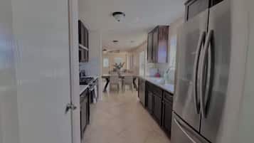 Mikrowelle, Ofen, Herdplatte, Geschirrspüler