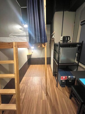 1 bedroom, desk, free WiFi, bed sheets