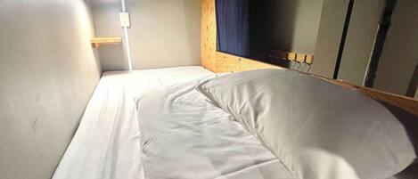 1 bedroom, desk, free WiFi, bed sheets