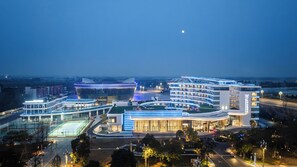 A modern hotel with multiple buildings, a central courtyard, and a view of the surrounding area. - EXHIBTION INTERNATIONAL HOTEL GUANG HAN (Deyang)