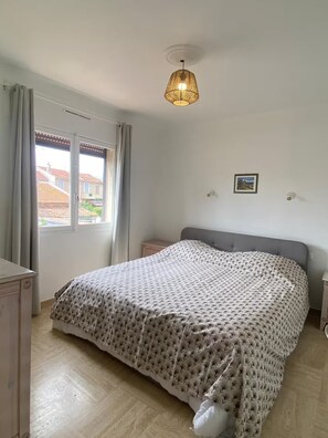 4 chambres, fer et planche à repasser, Wi-Fi, draps fournis