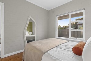 1 bedroom, desk, iron/ironing board, WiFi