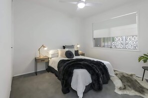 3 bedrooms, iron/ironing board, WiFi, bed sheets