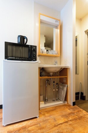 Fridge, microwave