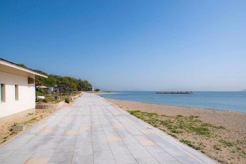 Private rental of an old house on a remote island  / Takamatsu Kagawa