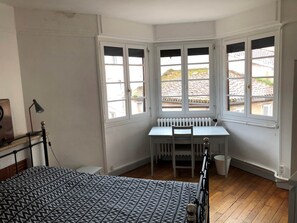 3 bedrooms, iron/ironing board, free WiFi, bed sheets