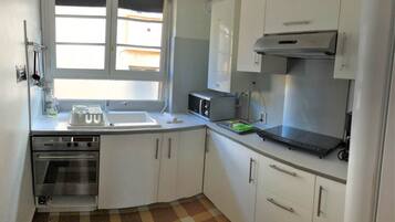 Frigorifero, microonde, forno, macchina per tè/caffè