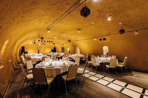Banquet hall