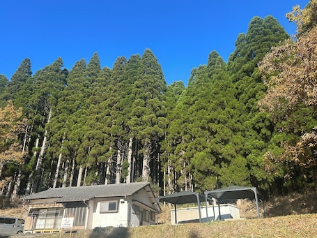 Exterior. A quiet countryside experience in a private space / Nishiusuki-gun Miyazaki