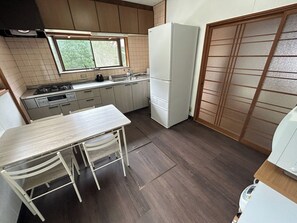 Fridge, microwave, stovetop, cookware/dishes/utensils