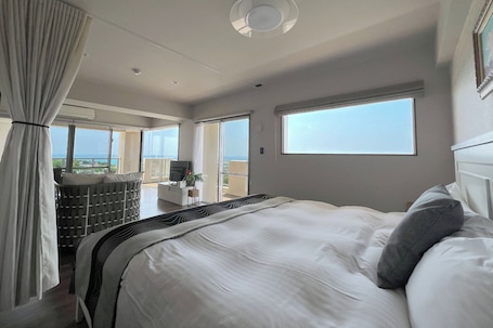 2 bedrooms, desk, free WiFi, bed sheets. Triple Suite | Orion Suite Triple Suite Room Ro / Nanjo Okinawa