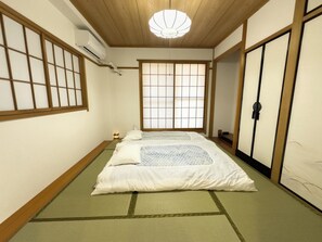 4 bedrooms, iron/ironing board, free WiFi, bed sheets