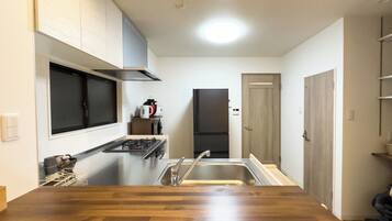 Fridge, microwave, stovetop, cookware/dishes/utensils