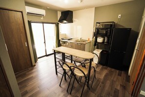 Fridge, microwave, stovetop, cookware/dishes/utensils - 1st floor 1 Japanesestyle room 2nd floor 1 Japanesestyle room / Nagoya Aichi (Nagoya)