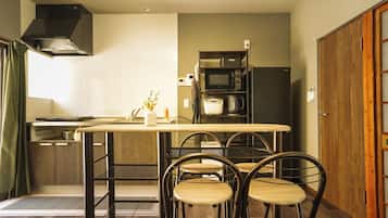 Fridge, microwave, stovetop, cookware/dishes/utensils