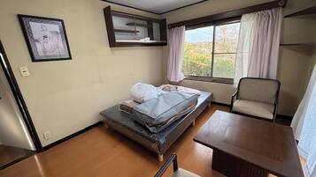 4 Schlafzimmer, Schreibtisch