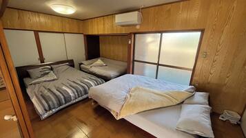 1 bedroom, desk, free WiFi, bed sheets