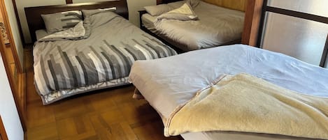 2 habitaciones, escritorio, wifi gratis y ropa de cama