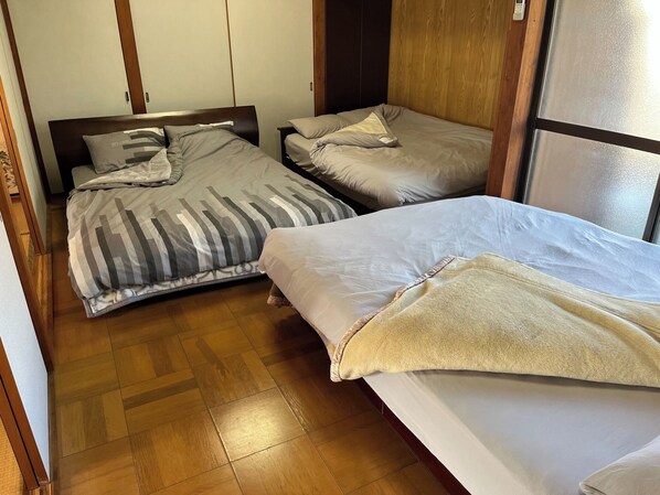 2 bedrooms, desk, free WiFi, bed sheets