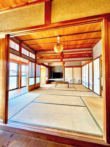 Showa retro house for rent / Tsu Mie