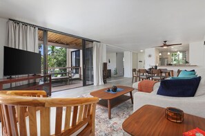 Smart TV - Keauhou Kona Surf & Racquet – Spacious Condo in Kona (Kailua-Kona)