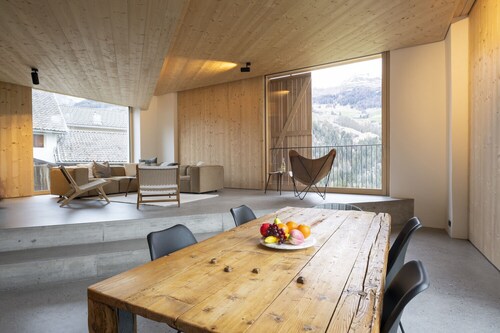 Chasa Chaposch – Tradition trifft Komfort in einem exklusiv renovierten Engadinerhaus