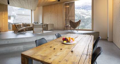 Chasa Chaposch – Tradition trifft Komfort in einem exklusiv renovierten Engadinerhaus