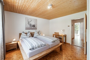 3 bedrooms, free WiFi, bed sheets