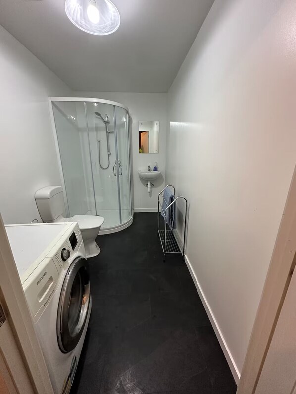 Bathroom - Affordable Spacious Apartment (Timaru)