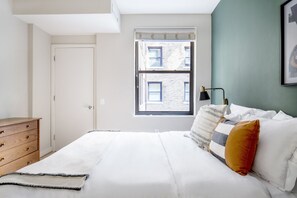 1 slaapkamer, een strijkplank/strijkijzer, wifi, beddengoed