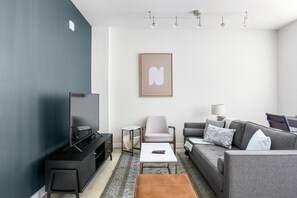 Télévision, chaîne hi-fi