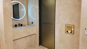 Kamar Double atau Twin Superior, Beberapa Tempat Tidur, Bebas Asap Rokok | Kamar mandi