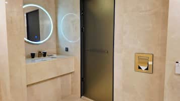 Superior Family | Bathroom