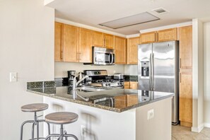 Refrigerador, microondas, horno y lavavajillas