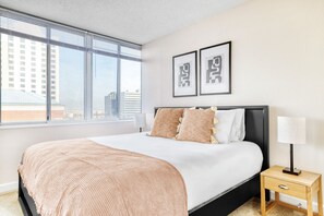 1 habitación, tabla de planchar con plancha, wifi y ropa de cama