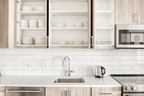 Réfrigérateur, micro-ondes, four, lave-vaisselle