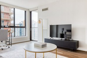 Fernseher, Stereoanlage