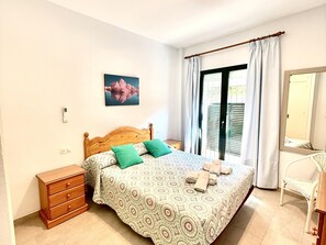 2 chambres, fer et planche à repasser, accès Internet, draps fournis