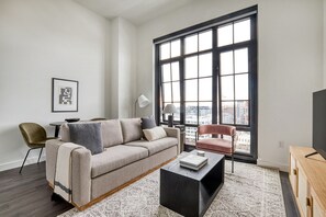 Télévision, chaîne hi-fi