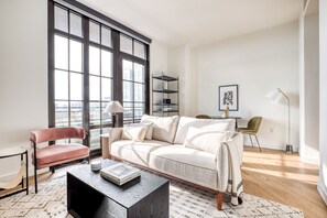 Télévision, chaîne hi-fi