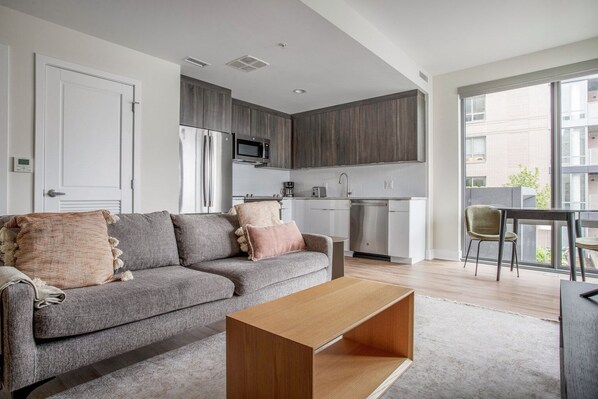 Télévision, chaîne hi-fi