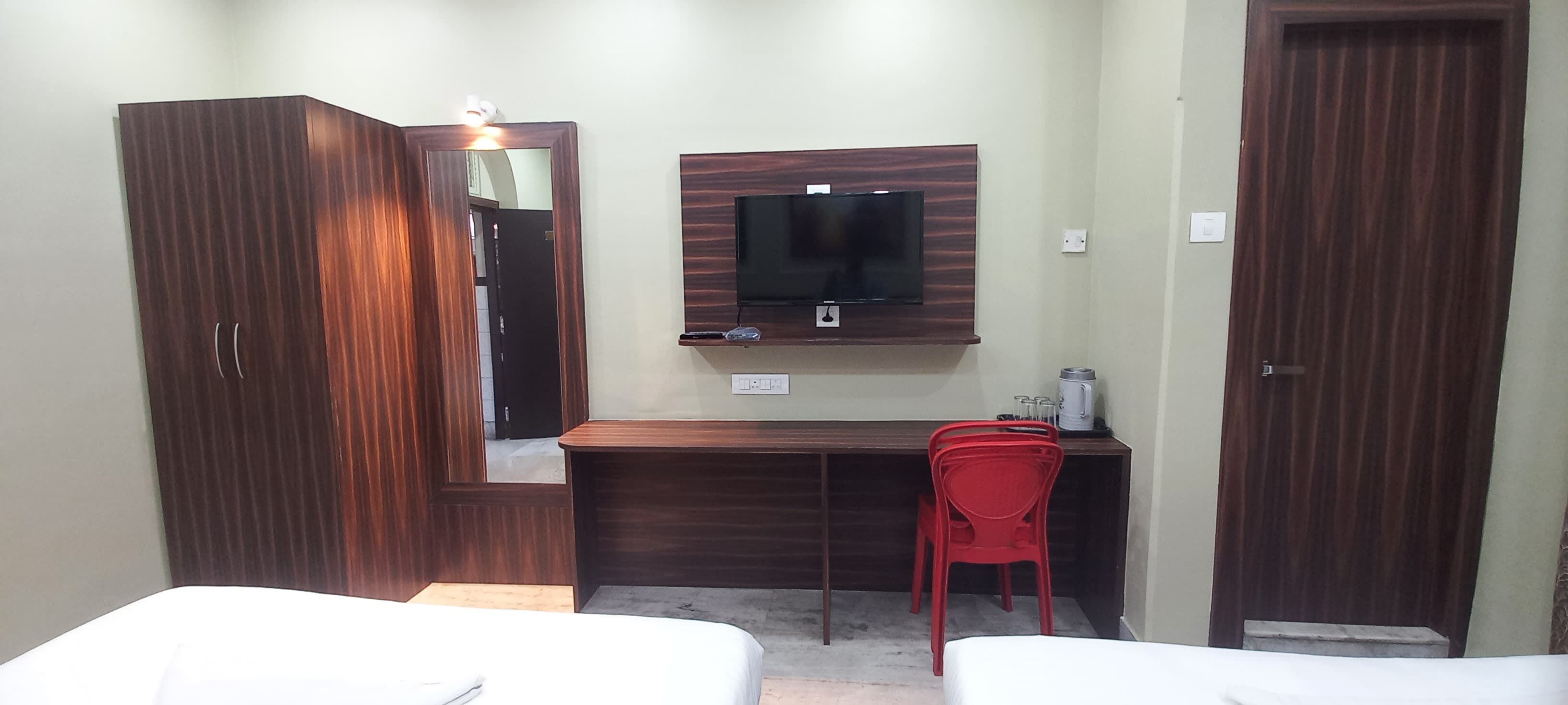 Deluxe Quadruple Room, City View | Soundproofing, free WiFi