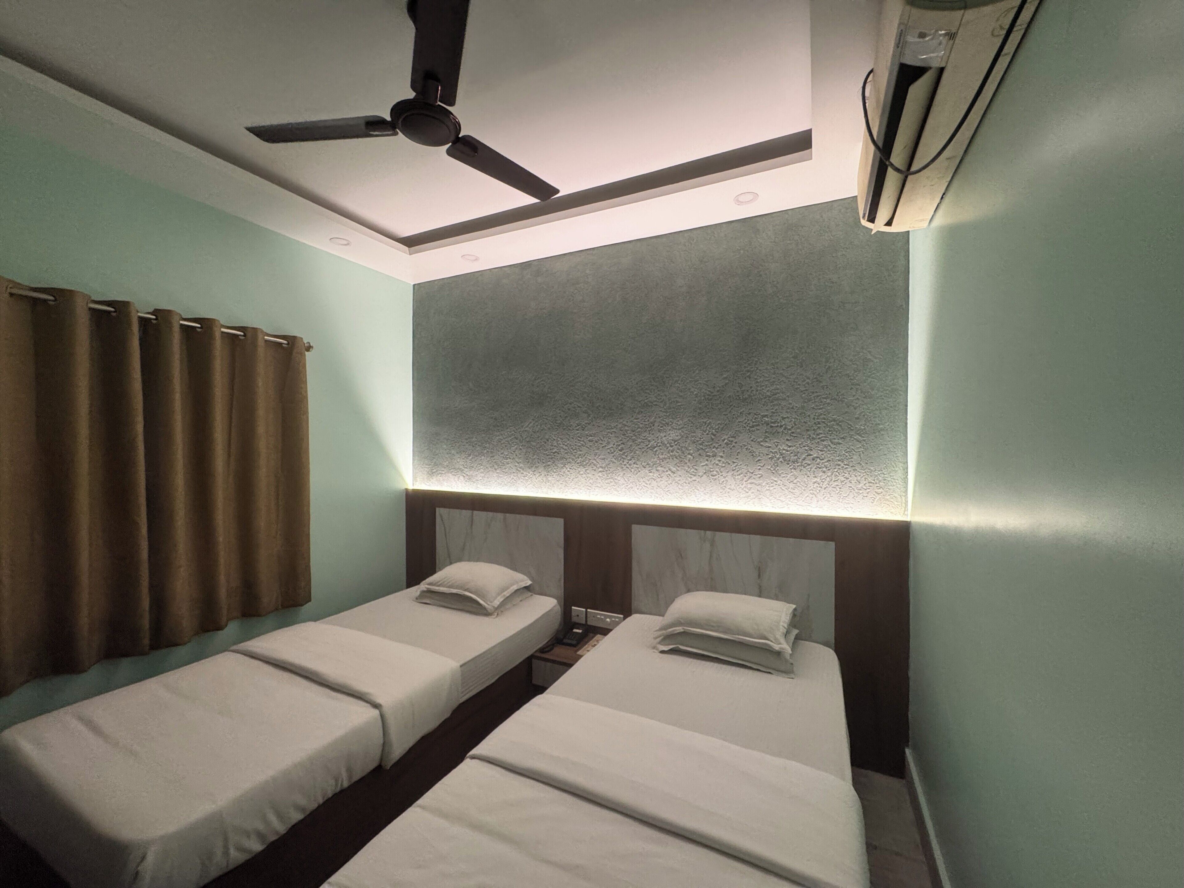 Deluxe kamer, 1 twee- of 2 eenpersoonsbedden | Hypoallergeen beddengoed, donsdekens, individueel gedecoreerd