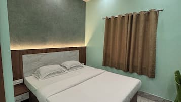 Deluxe-Doppel- oder -Zweibettzimmer | Allergikerbettwaren, Daunenbettdecken, individuell dekoriert