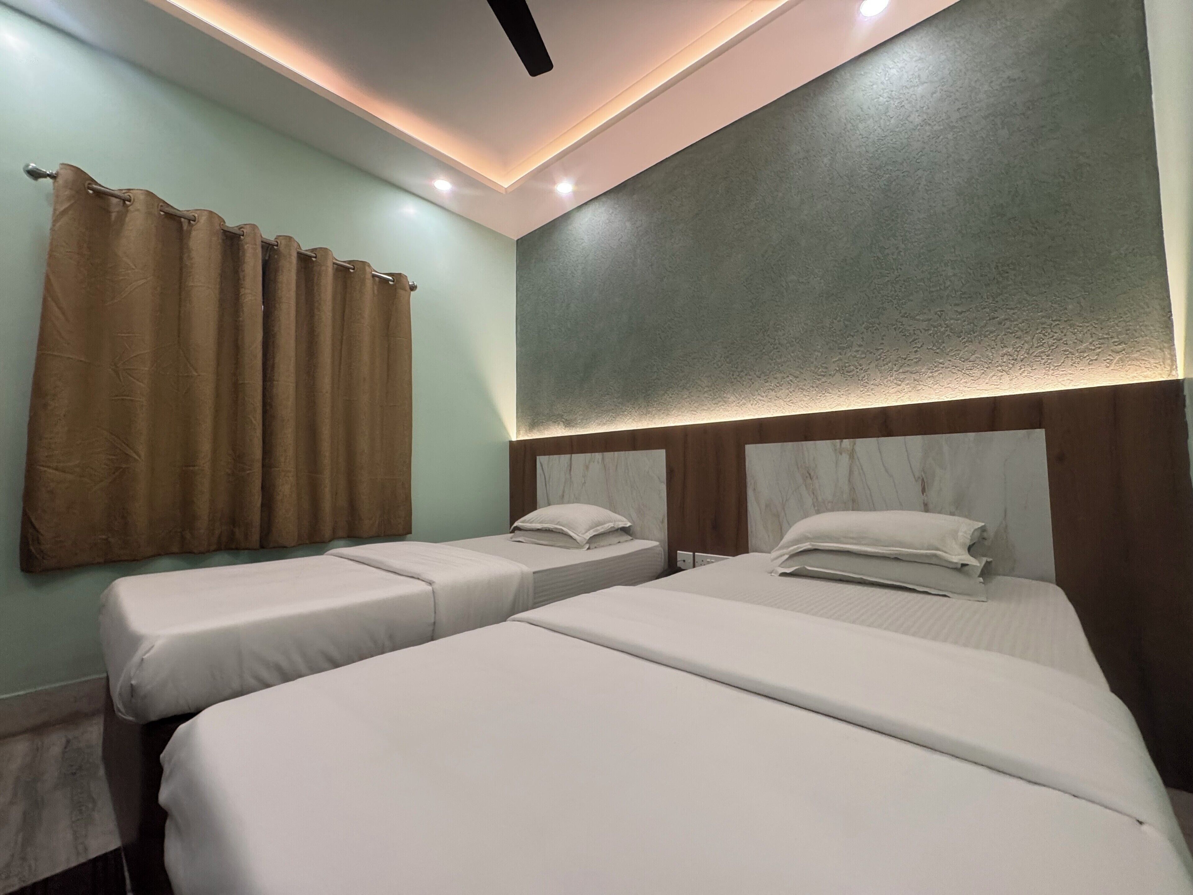 ห้องดีลักซ์ดับเบิลหรือทวิน | เครื่องนอนป้องกันสารก่อภูมิแพ้, ผ้านวมขนเป็ด