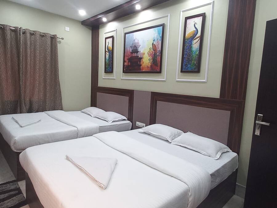 Deluxe Quadruple Room | Hypo-allergenic bedding, down duvets, individually decorated