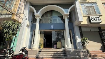 Mặt tiền nơi lưu trú